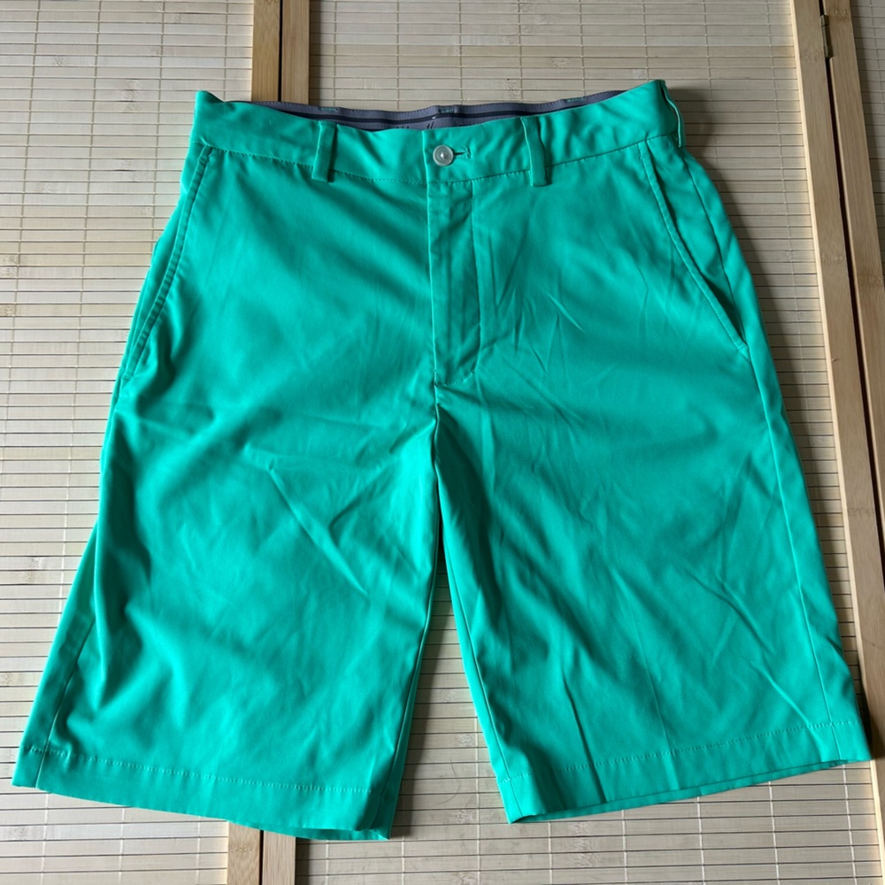 Walter Hagen men’s shorts 
Size:30
Like new condition